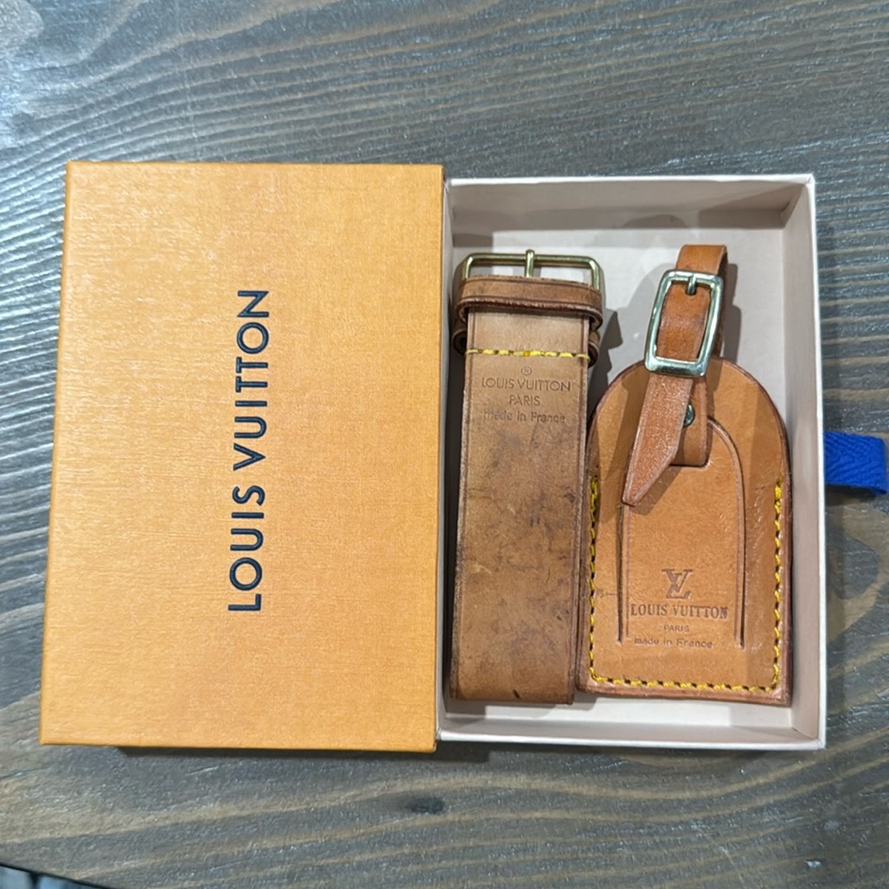Louis Vuitton Luggage Tag, Poignet and LV Box